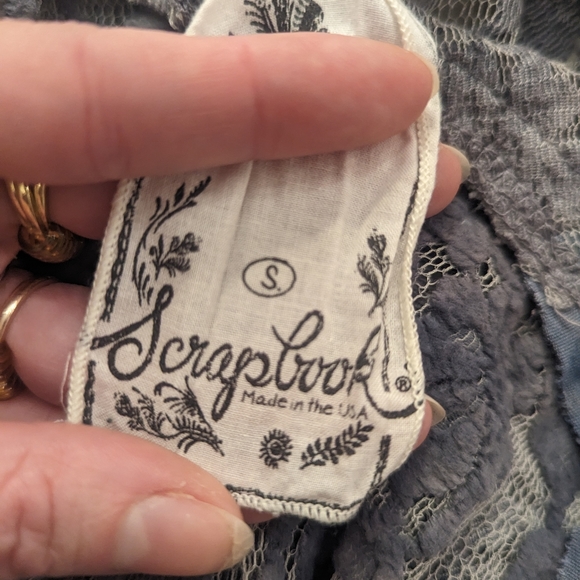 Scrapbook high-low sheet lace tank - Picture 4 of 4